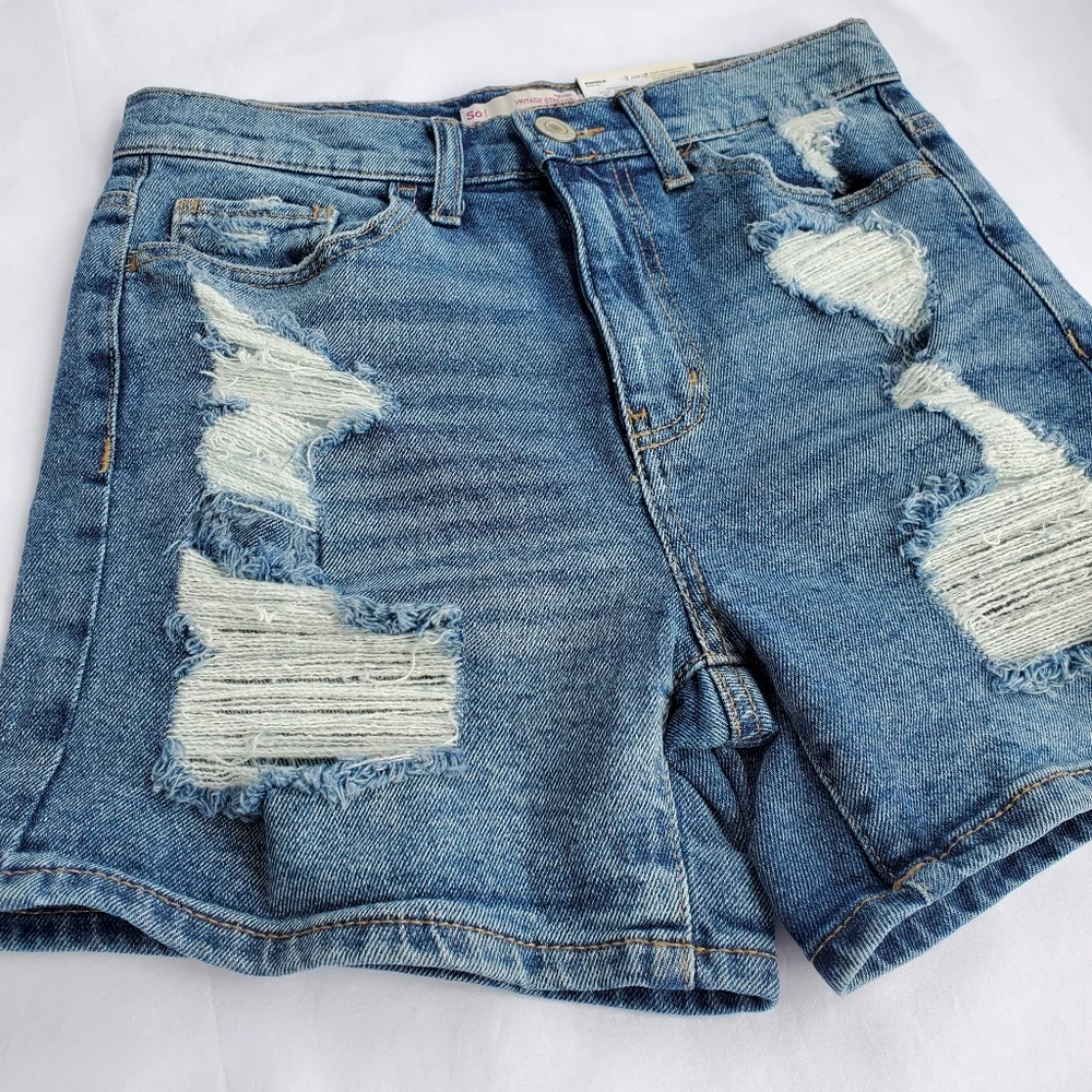 SO High-Rise Distressed Mom Shorts Size 5 - Picture 2 of 13